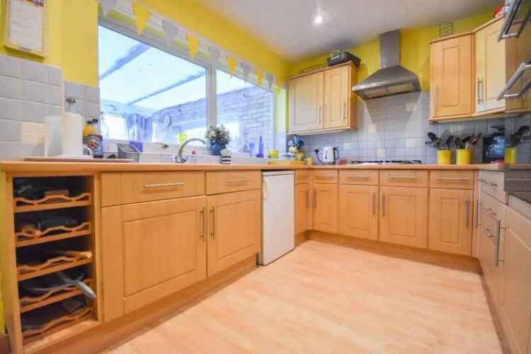 4 Bedroom Detached House for Sale in Bedford