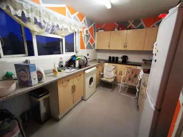 Flat For Rent in Salisbury, England