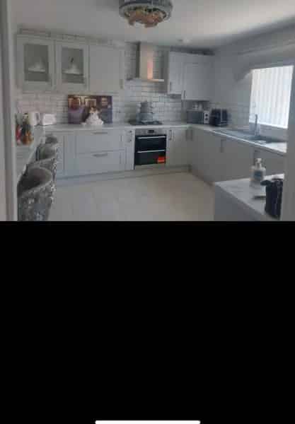 Family Home Near Parks Schools and Shops