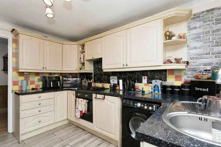 Four Bedroom End Terrace House Family Home