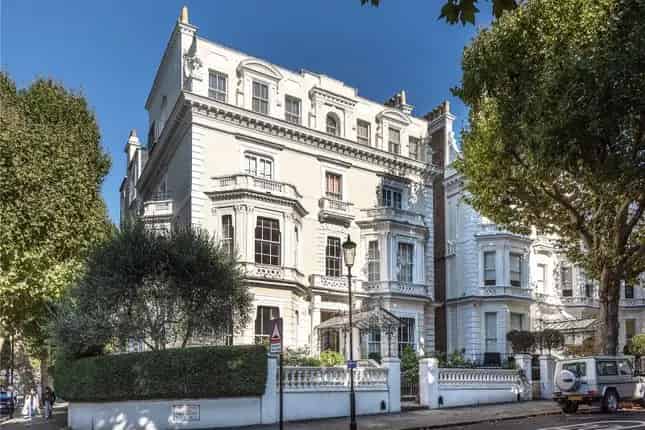 2 Bed 2 Bath Top Floor Apartment Holland Park London W11