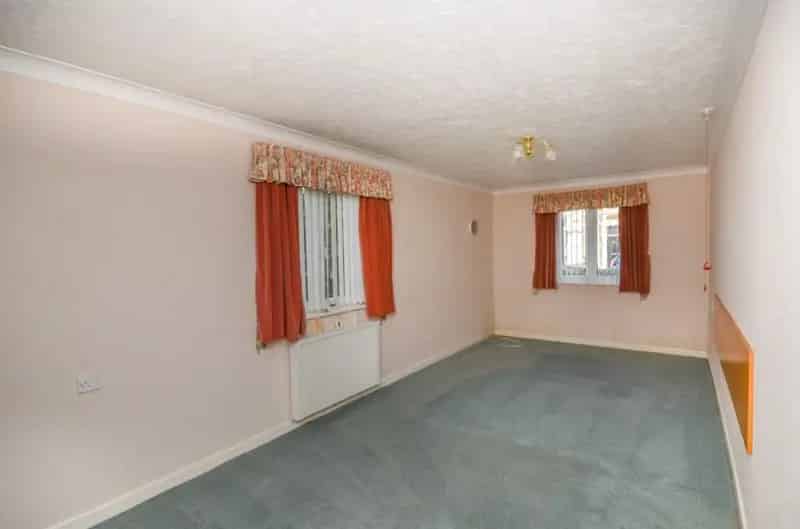 2 Bedroom Ground Floor Retirement Flat For Sale
