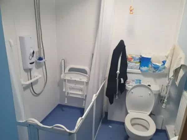 Ground Floor Flat Lostwithiel 55s Over Wet Room Parking