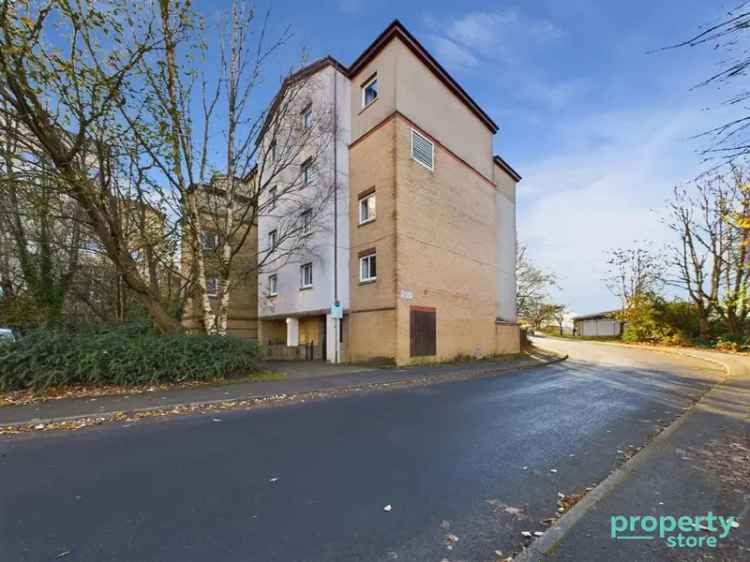 2 Bedroom Flat to Rent - Family Home