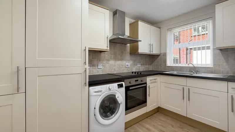 2 Bedroom House For Sale Near Westbury Town Centre