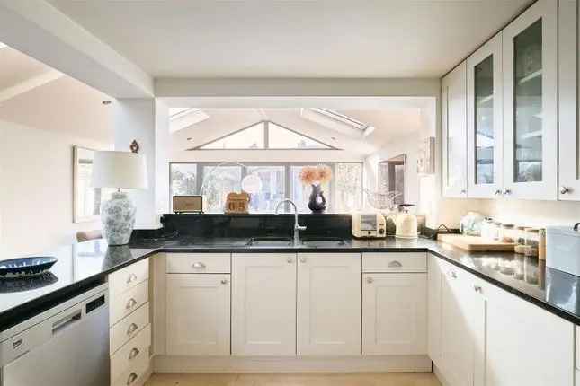 Four Bedroom House for Sale Near River Thames Chiswick W4