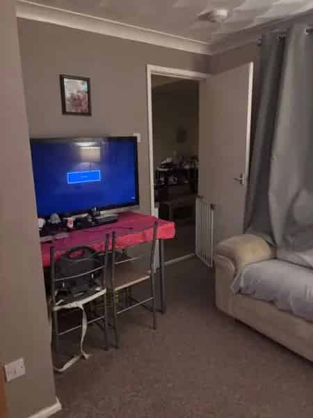 2 Bed House New Bathroom Roof Windows Car Park Garden