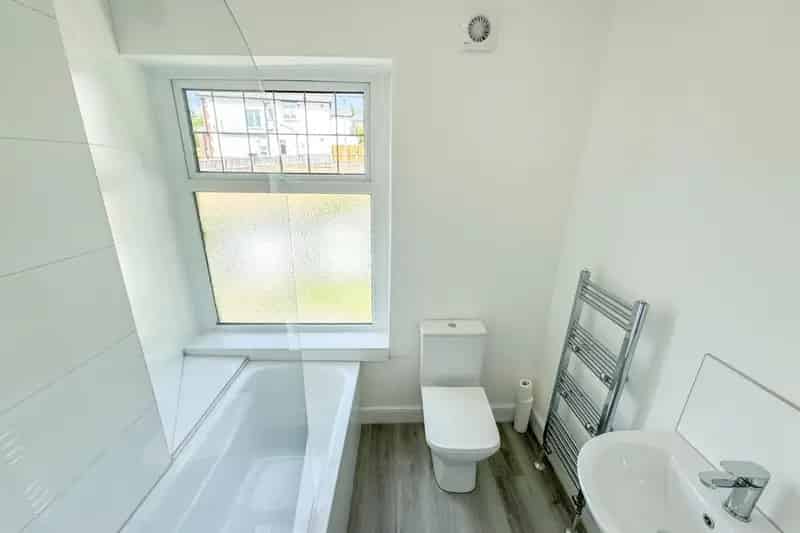 2 Bedroom House For Sale Near Shadwell Moortown