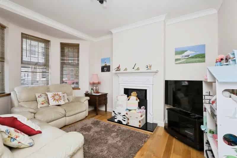 Spacious 2-Bedroom Victorian House Eastbourne