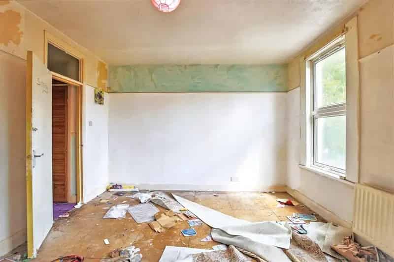 Three Flat Freehold Building Requiring Updating Vacant Possession