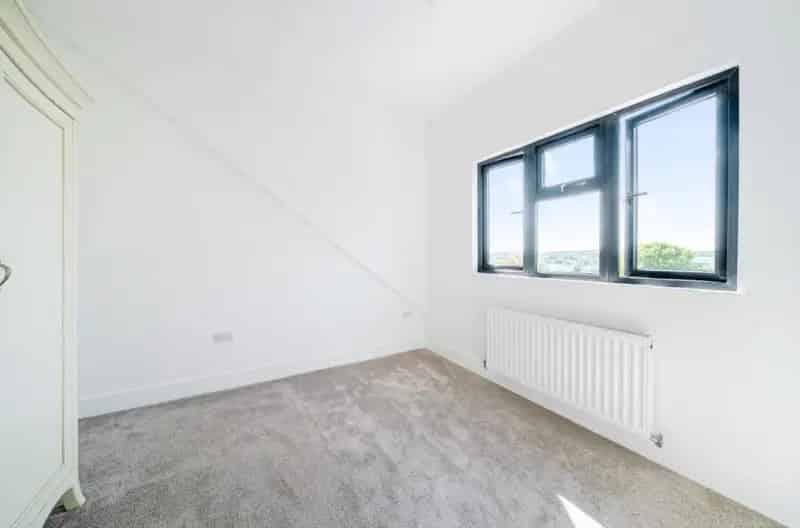 5 Bed Semi-Detached House For Sale - Fully Renovated