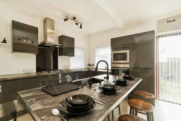 3-Bed Semi-Detached House Modern Amenities Garage Potential To Extend