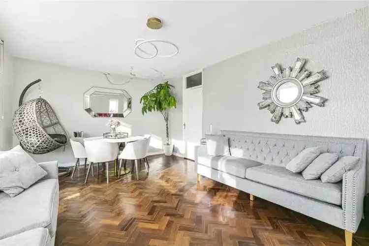 2 Bedroom Flat for Sale in Hadley Wood