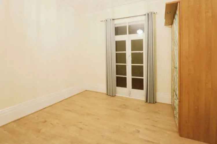 1 Bedroom Flat for Sale London N4 Near Park Tube Stations