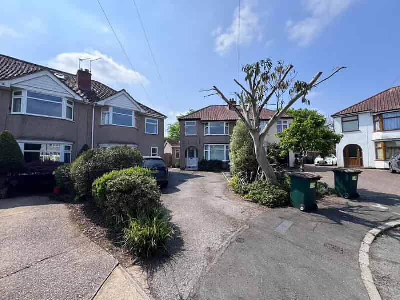 3 Bedroom Semi-Detached House For Sale Finham Park Catchment