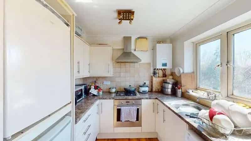 2 bed house for sale