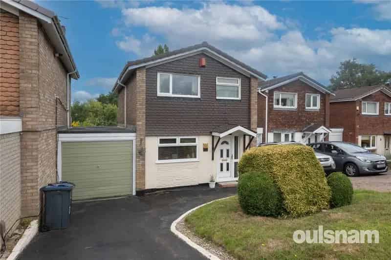 3 Bedroom Link Detached House for Sale Kings Norton