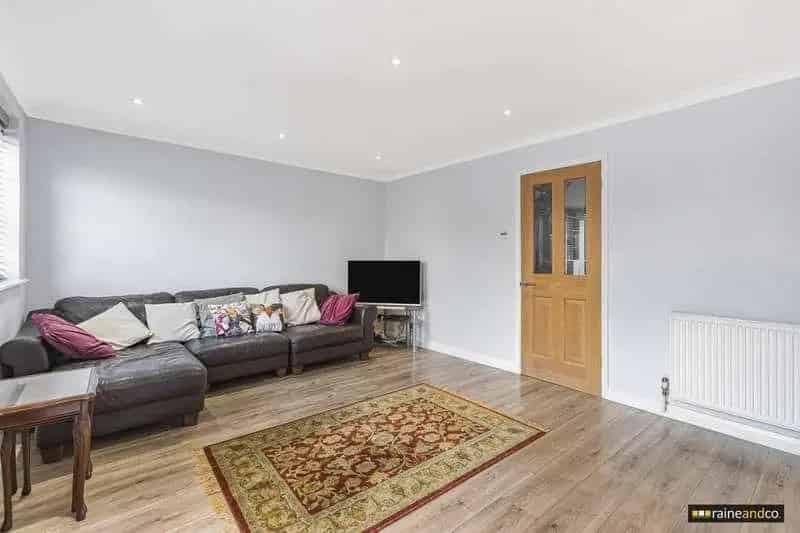 4 Bed House for Sale in Hatfield Birchwood - Renovated Family Home