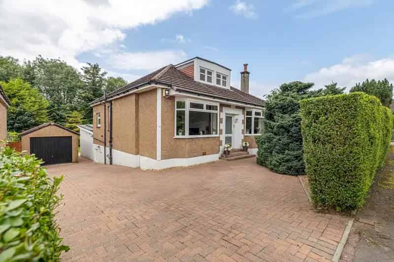 4 Bedroom Detached House for Sale in Bearsden