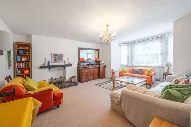 Flat to rent in Belsize Park Gardens, Belsize Park, London NW3