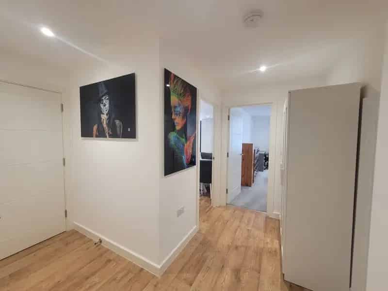 One Bedroom Apartment Near Slough Mainline Station Zero Deposit Option