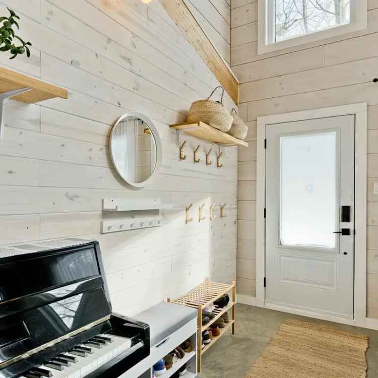 Scandinavian Wooden Home Magog 900 sq ft