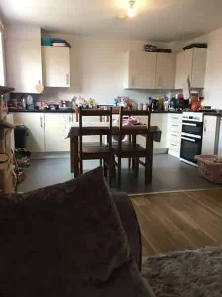 2 Bed House with Communal Garden and Parking