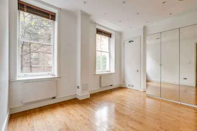 Flat to rent in Bloomsbury Square, London WC1A