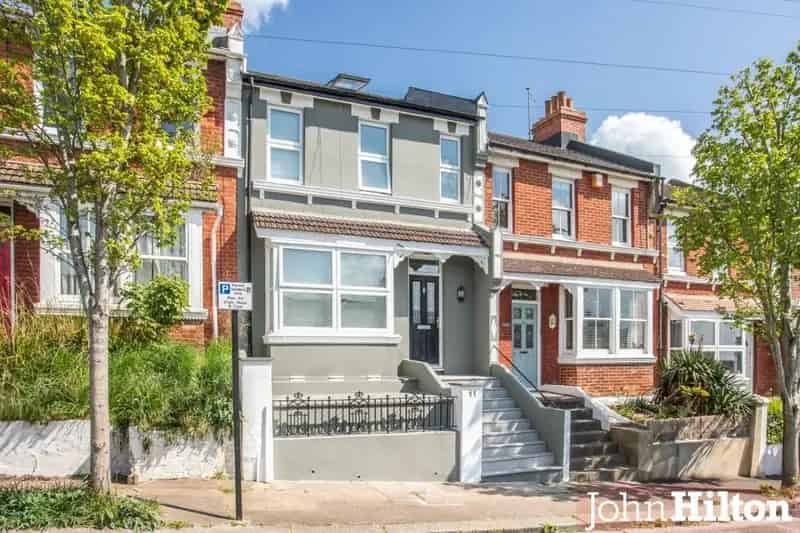 6 Bedroom Terraced House for Sale