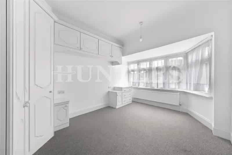 3 Bedroom House to Rent in Enfield
