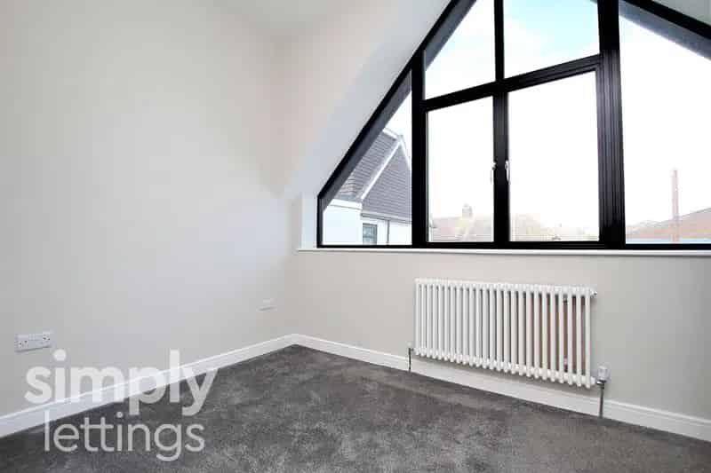 2 Bedroom House to Rent Portslade Brighton Off Road Parking