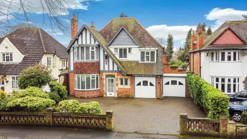 5 Bedroom Detached House For Sale