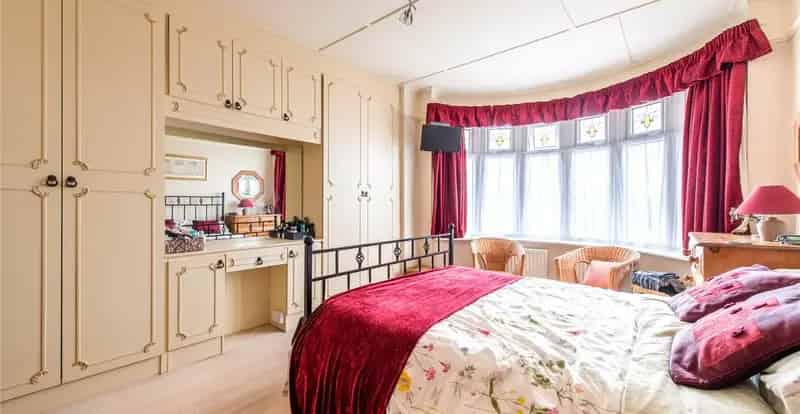 3 Bedroom 1930s Detached House For Sale