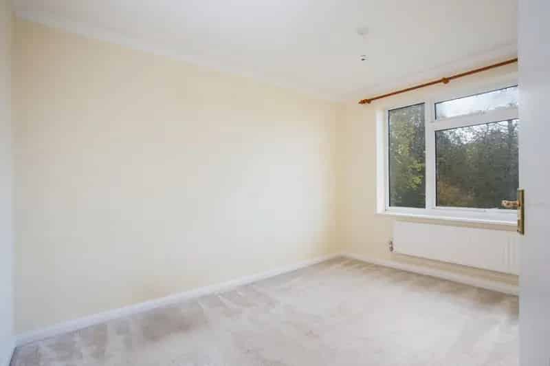 2 Bedroom Maisonette for Sale Near Caterham