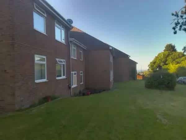 One Bedroom Ground Floor Flat Pet Friendly Private Car Park