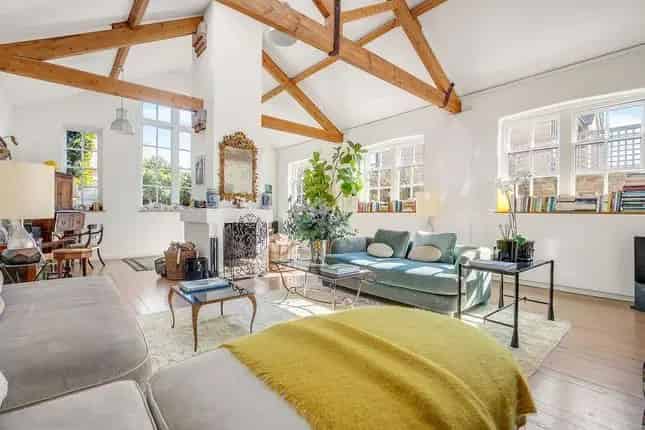 Detached Schoolhouse Conversion Battersea Garden Driveway 5 Beds