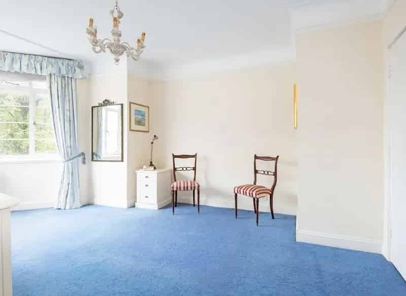 Bright 1-Bedroom Apartment in Sought-After Mansion Block