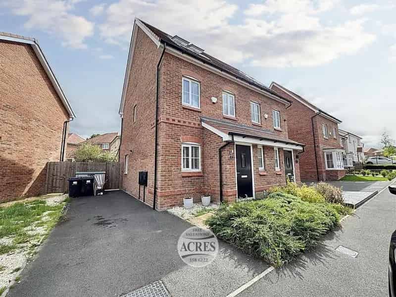 3 Bedroom Semi-Detached House For Sale
