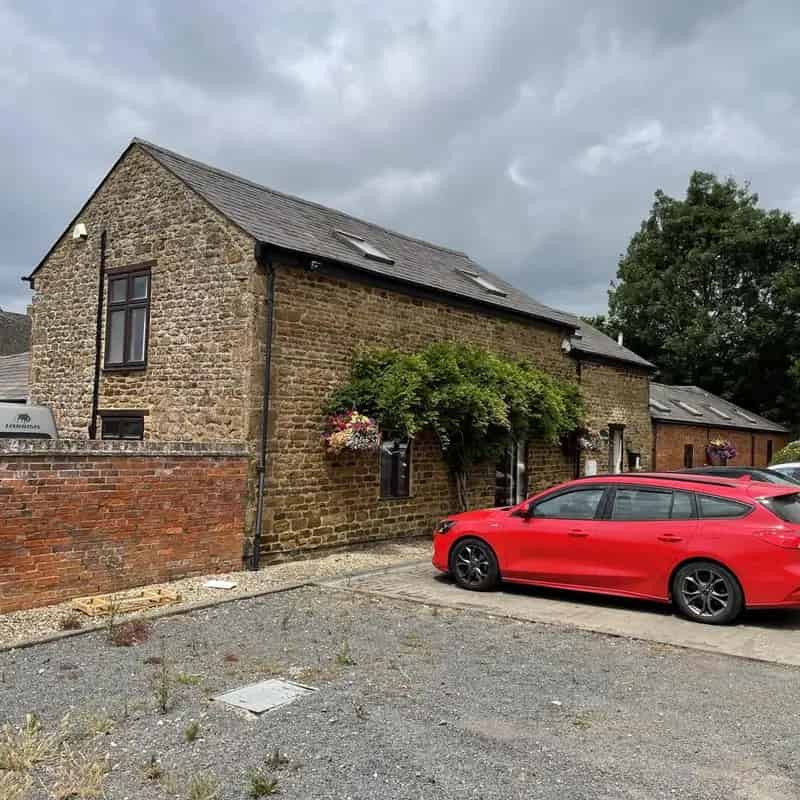 Granary Office Unit with Parking Near Banbury