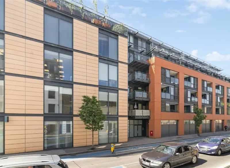 600 sq ft West-Facing Apartment with London Eye Views