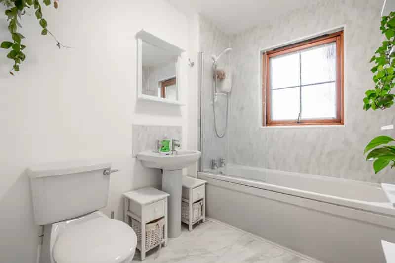 4-Bedroom Furnished House in Tillicoultry Available Mid-July