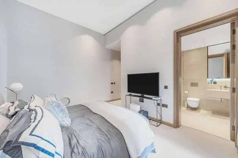2 Bed Flat Hyde Park New Development