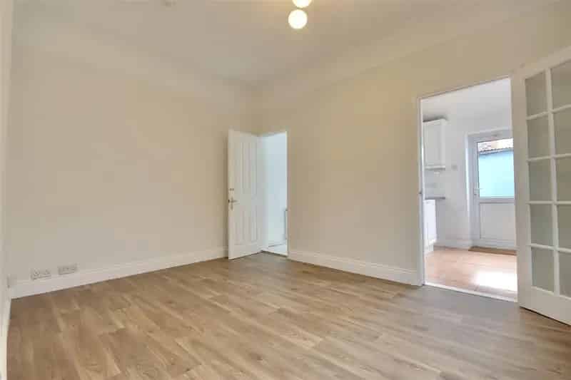 2 Bedroom Terrace House with Garage and Patio Garden