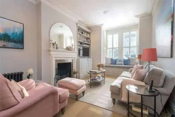 Family Home with 6 Bedrooms, 3 Bathrooms, and 26ft Kitchen