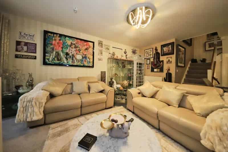 2 Bed House Open Plan Lounge Modern Kitchen En Suite Private Patio