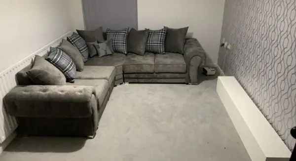 Flat For Rent in Birmingham, England