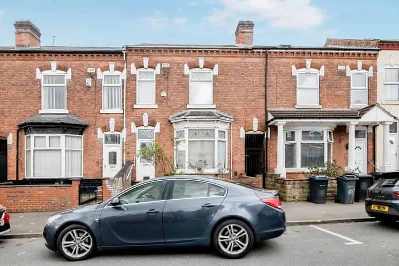 Three Bedroom Family Home Near City Centre