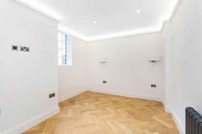 Flat to rent in Onslow Court, Drayton Gardens, Chelsea SW10