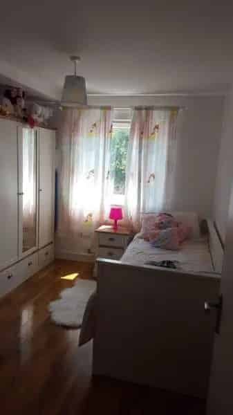 Flat near East Croydon train and bus stations