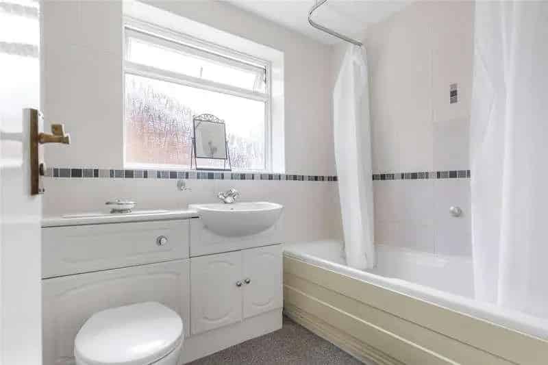 4 Bed House for Sale Near South Norwood Lakes